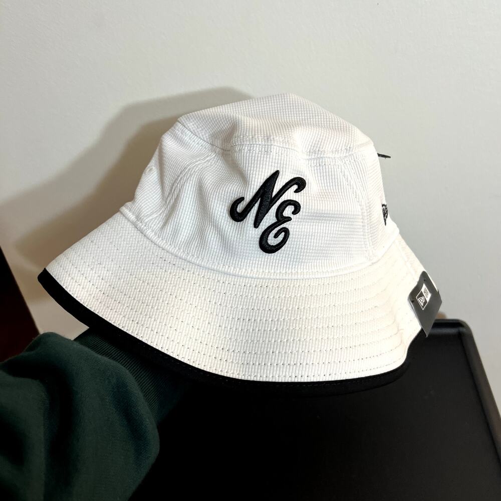 NWT New Era White Bucket Hat LAST CALL